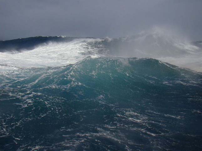 A big wave. Photo: Margrith Ettlin, Alfred Wegener Institute