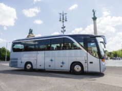 Autóbuszbérlés sofőrrel: komfortos megoldás csoportos utazásra