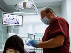 Mosoly újratervezés: Mi a teendő, ha a fogszabályozás után elmozdulnak a fogak?